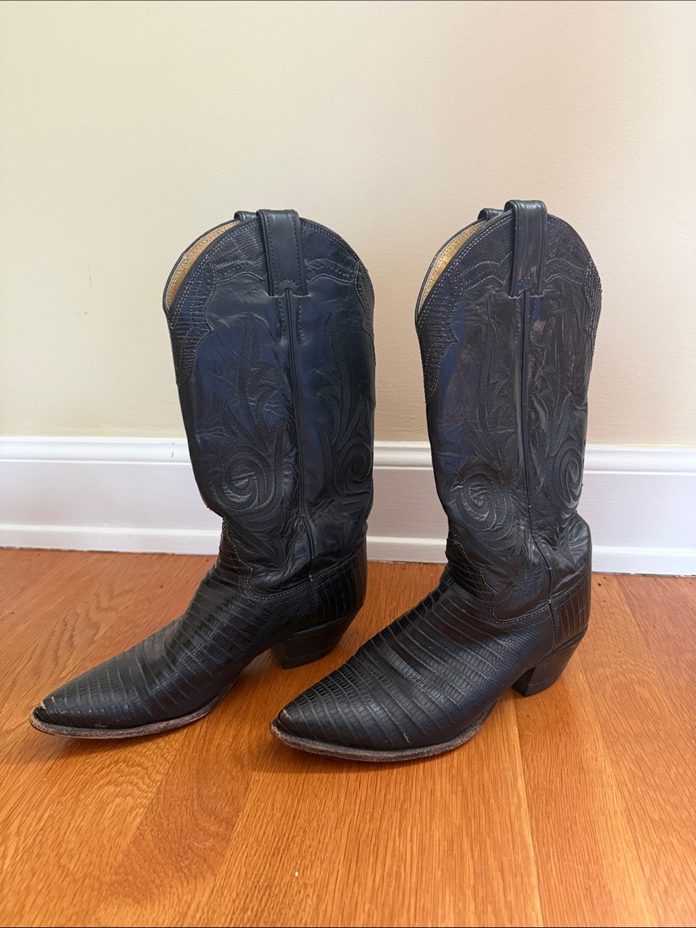 Billy Martin’s Justin Women's Black Leather Embossed Western Heeled Boots